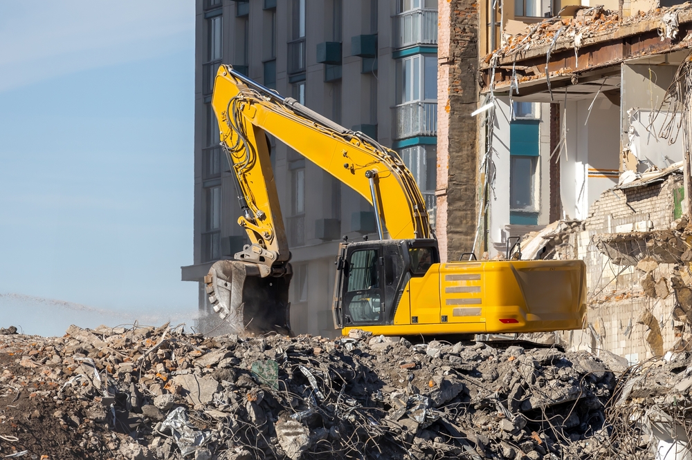 A,Yellow,Excavator,Is,Working,On,The,Demolition,Of,A